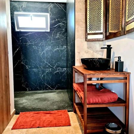 Suite Jaccuzzi En Camargue Port-Saint-Louis-du-Rhône Exterior foto