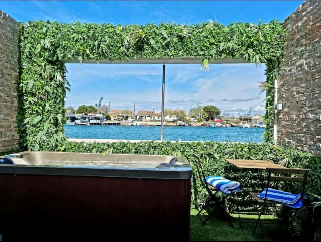 Suite Jaccuzzi En Camargue Port-Saint-Louis-du-Rhône Exterior foto