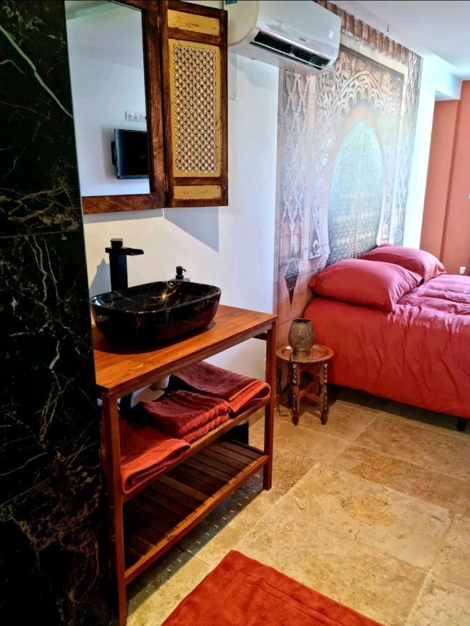 Suite Jaccuzzi En Camargue Port-Saint-Louis-du-Rhône Exterior foto